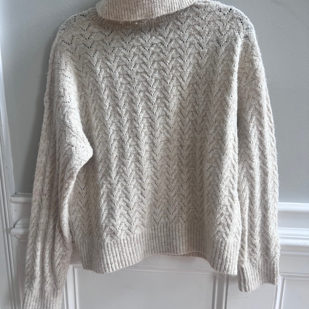 Old Navy Cream Cowl Neck Sweater Size M - Picture 4 of 5